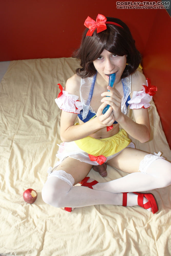 Crossdress cosplay Snow White and the horny poisoned apple #106983373