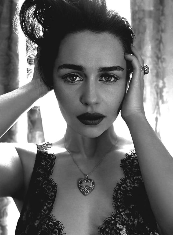 Emilia clarke così sexy
 #88849920