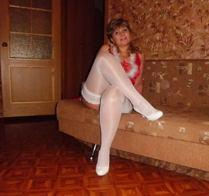 Ksenia russa amatoriale vintage in calze e bikini
 #98894281