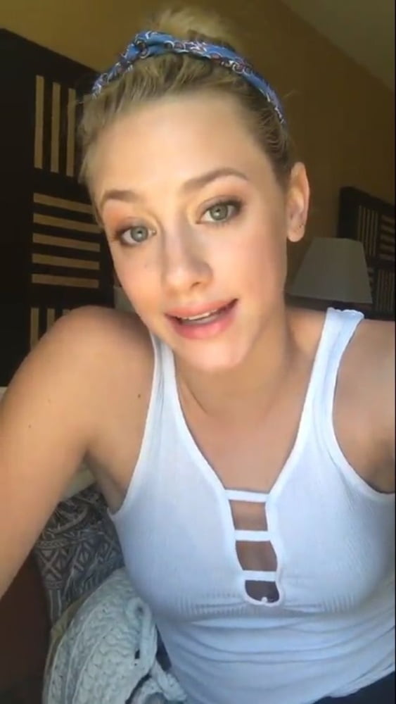 Lili reinhart ver esa chica
 #94817644