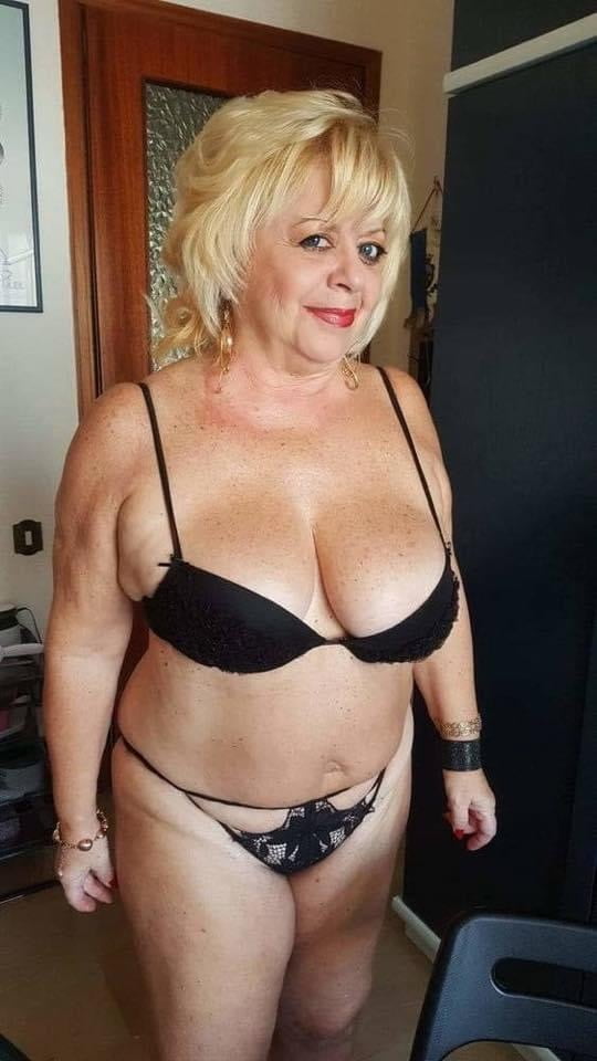 Sexy cougars
 #97142428