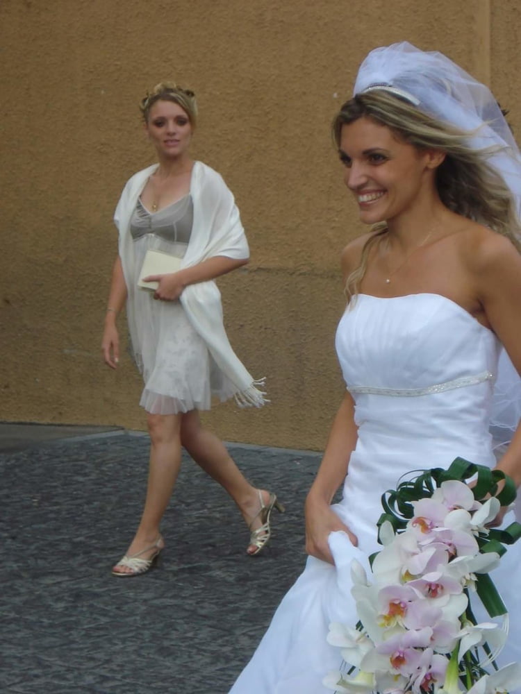 Salope Montpellieraine mariee #105395814