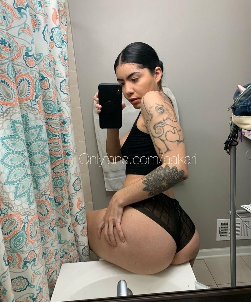 Aakari desnuda #108115546
