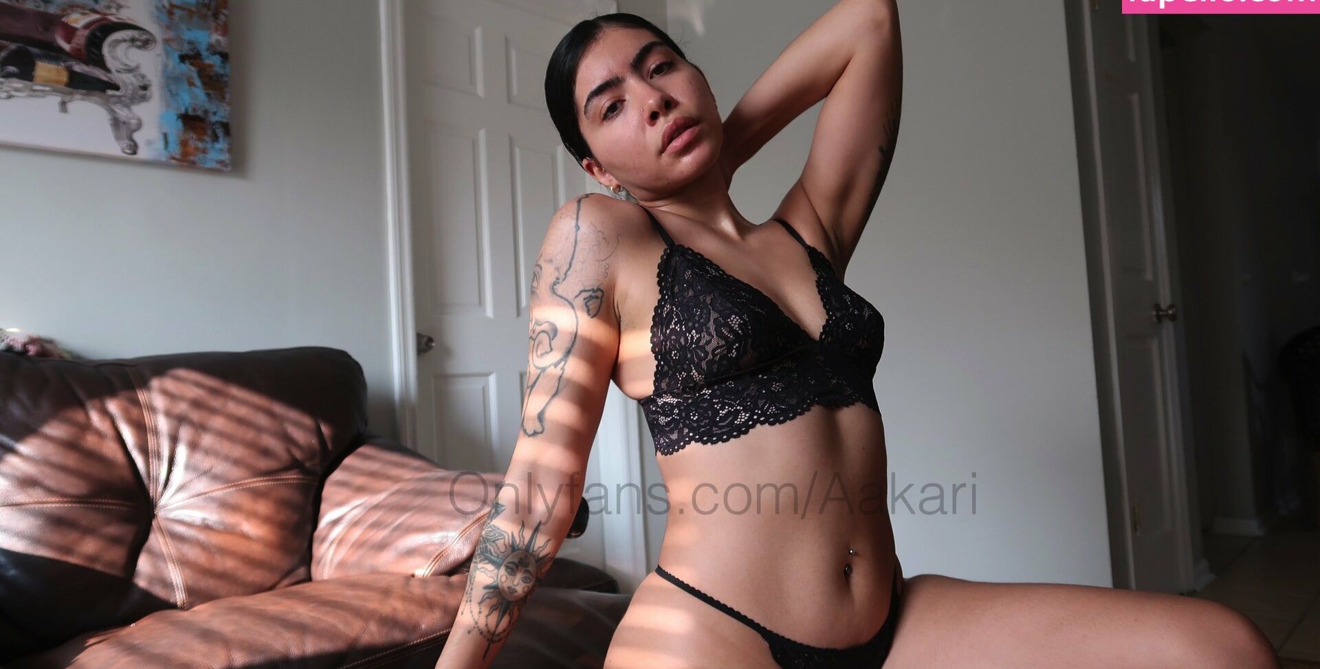 Aakari desnuda #108115570