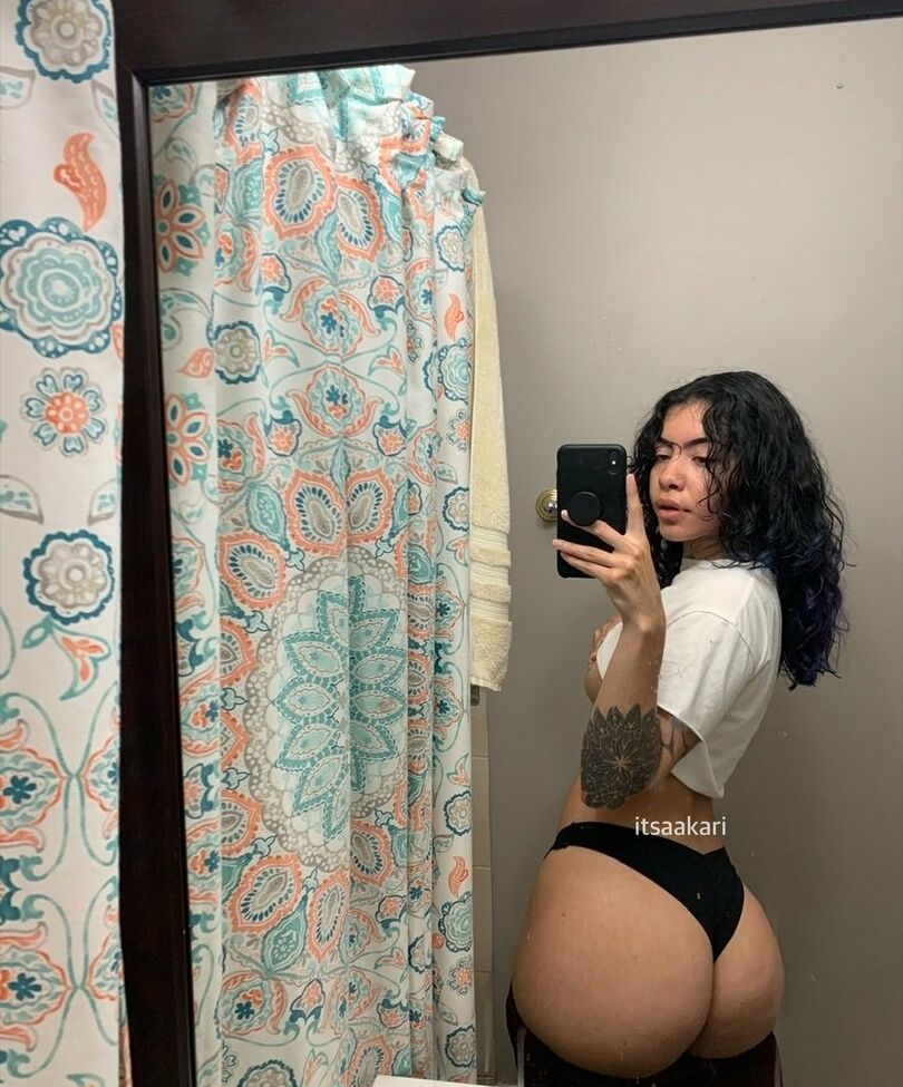 Aakari desnuda #108115592