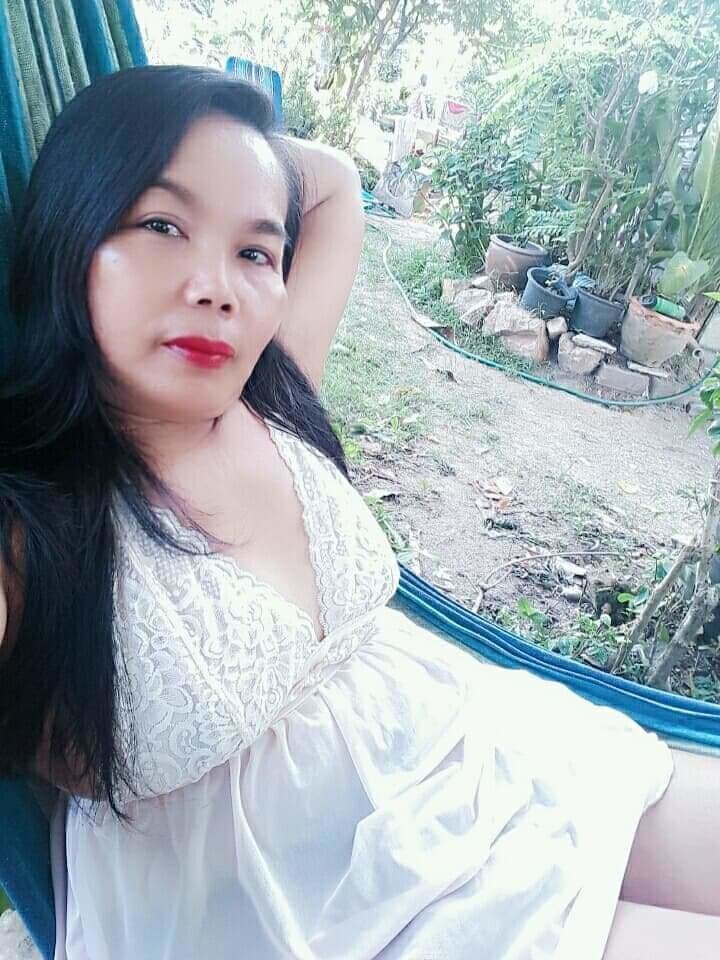 Ibu memakai baju tidur sexy
 #94326379