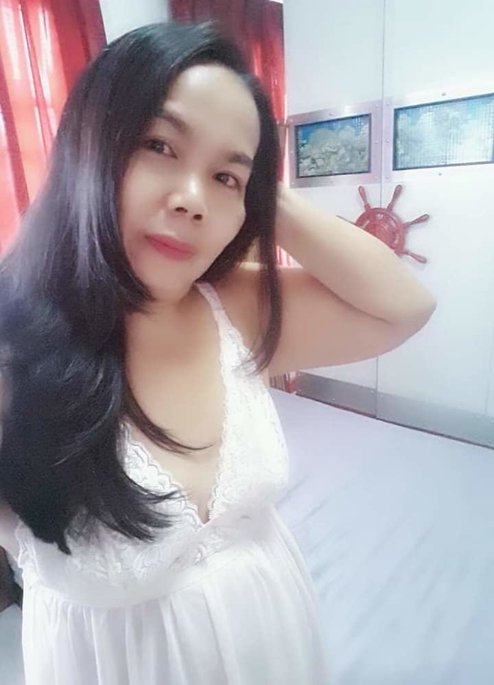 Ibu memakai baju tidur sexy #94326430