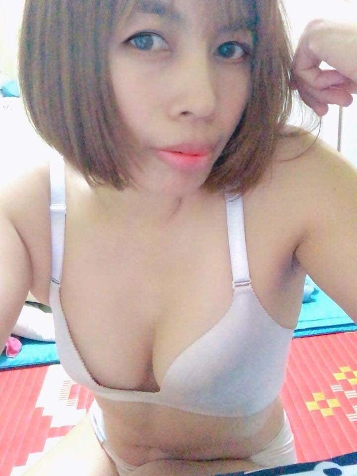 Janda montok, Tebal, Tetek besar #92240324