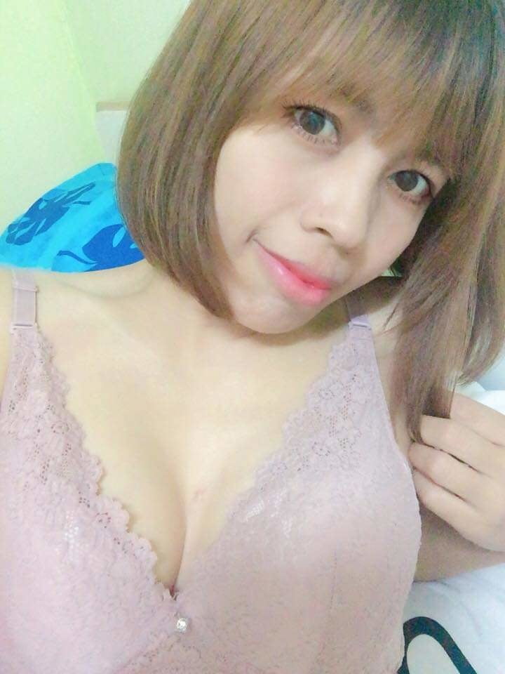 Janda montok, Tebal, Tetek besar #92240357