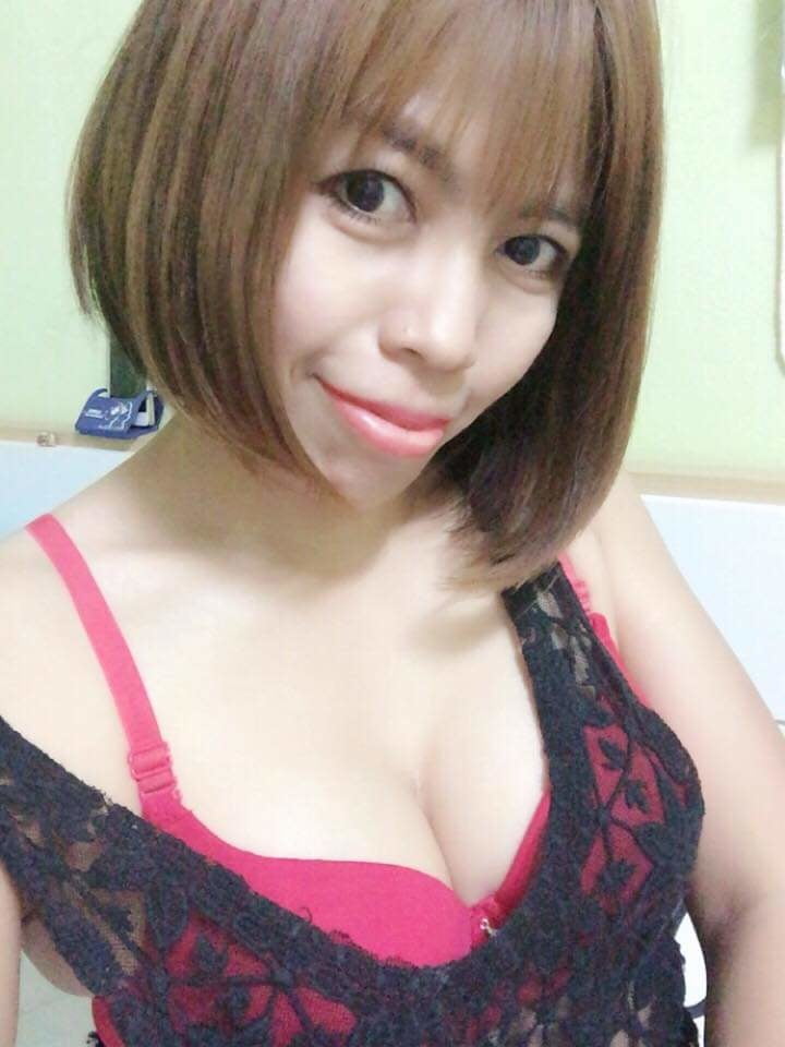 Janda montok, Tebal, Tetek besar #92240366