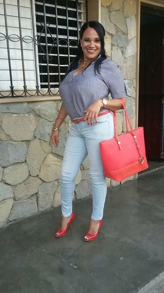 Mujer tetona 1211
 #100174817