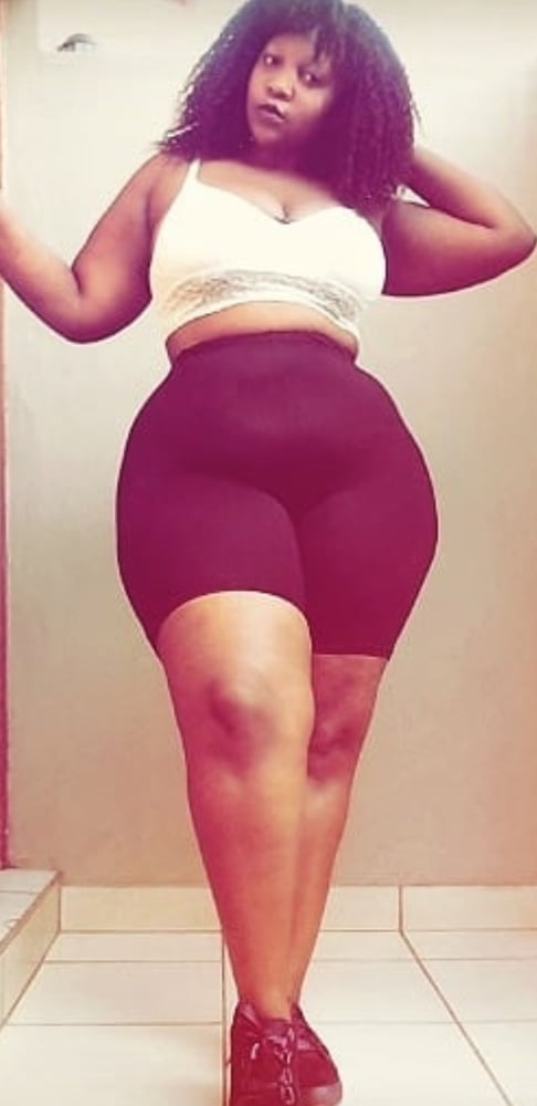 Mega Beute große Bein afrikanische bbw Birne Mandy
 #98176714