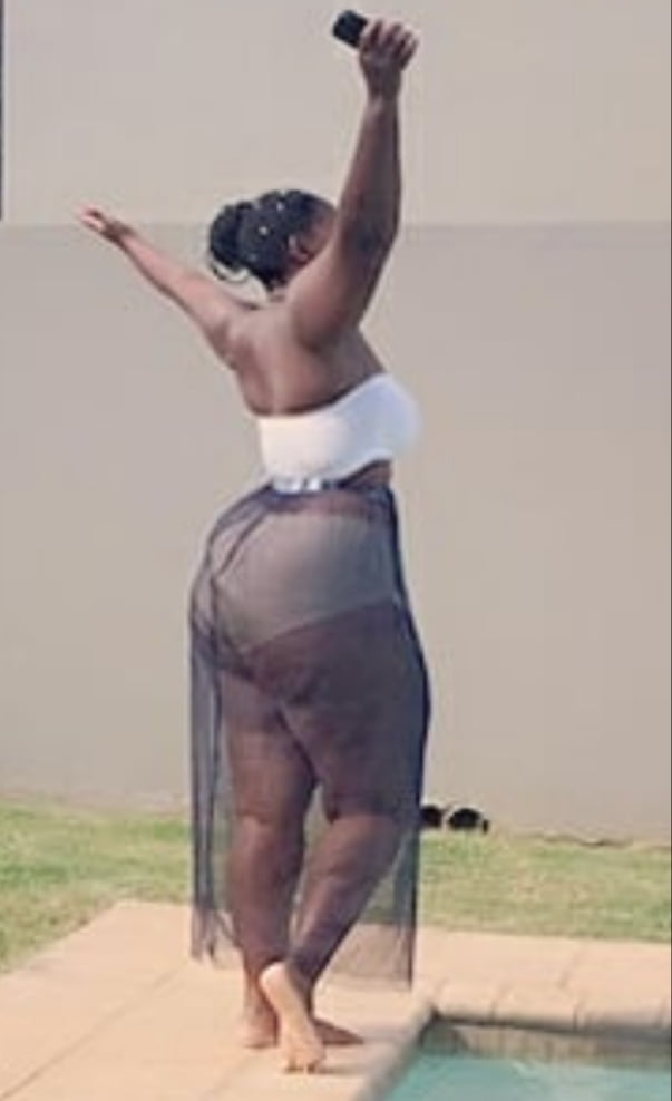 Mega Beute große Bein afrikanische bbw Birne Mandy
 #98176725