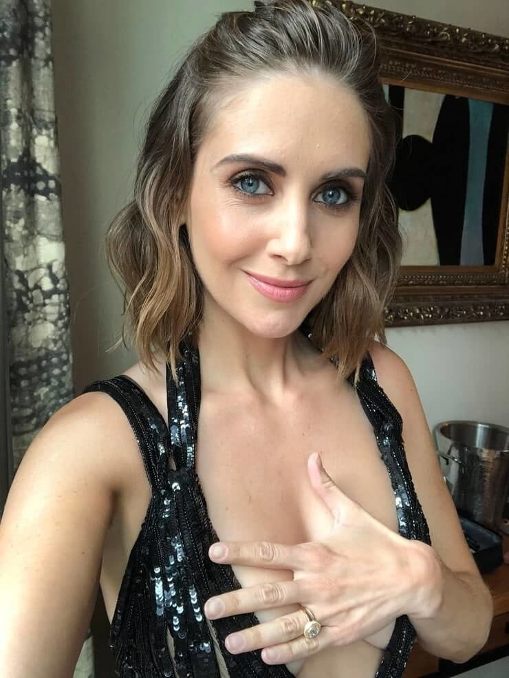 Alison Brie #92016866