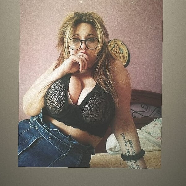 Serbische heiße Schlampe molliges Mädchen große natürliche Titten jovana donic
 #95128710