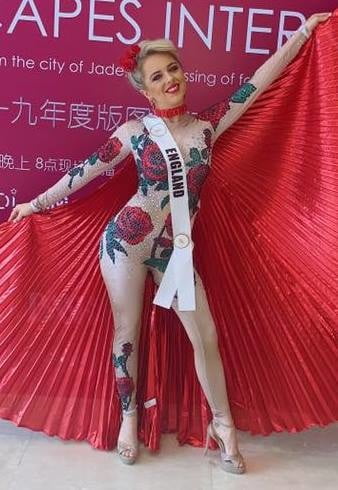 Zorras con disfraces 303
 #81885754