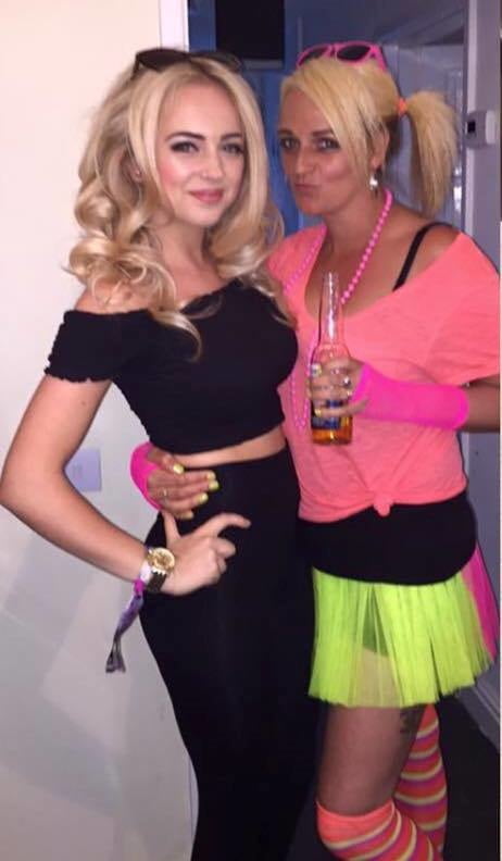 Zorras con disfraces 303
 #81885763