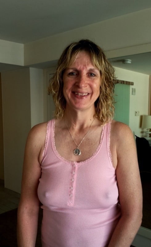 Hummm, les tetons qui pointent
 #97913762