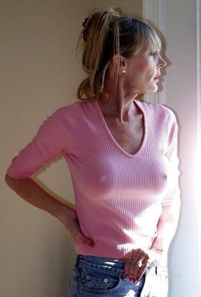 Hummm, les tetons qui pointent
 #97913777