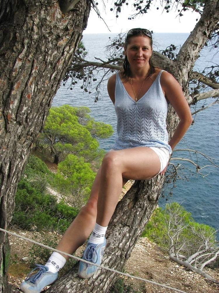 Hummm, les tetons qui pointent
 #97913781