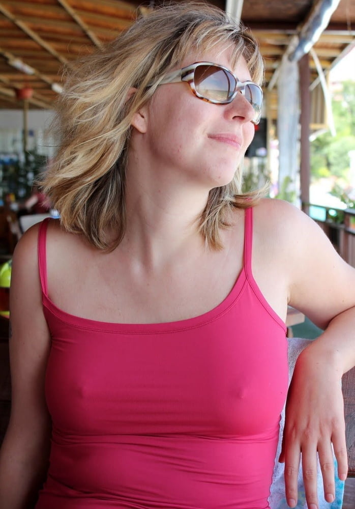 Hummm, les tetons qui pointent
 #97913788