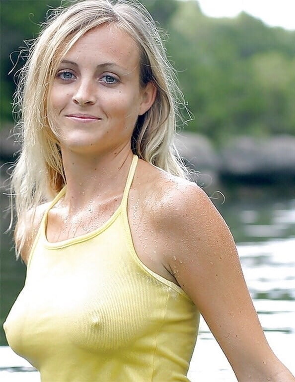 Hummm, les tetons qui pointent
 #97913828