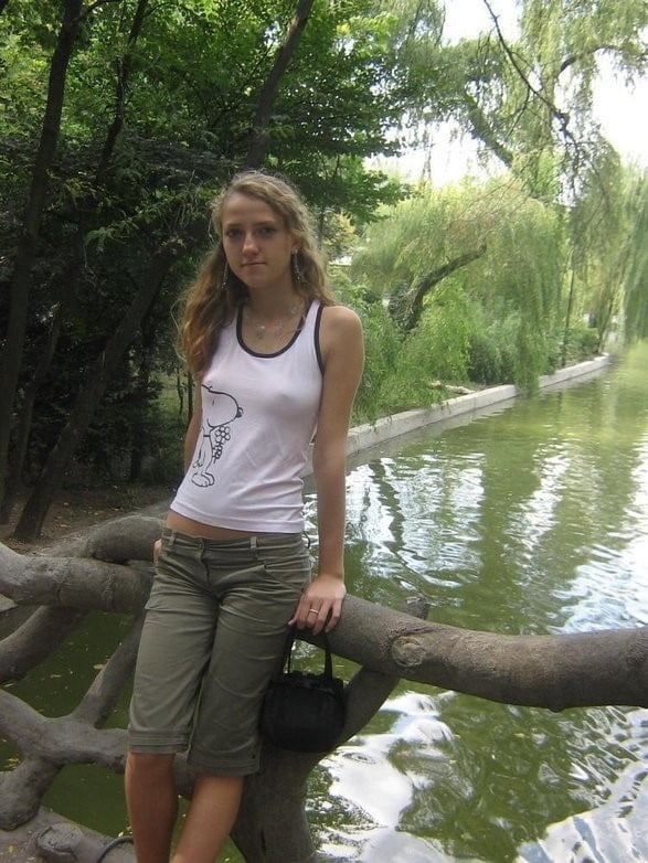 Hummm, les tetons qui pointent
 #97913879