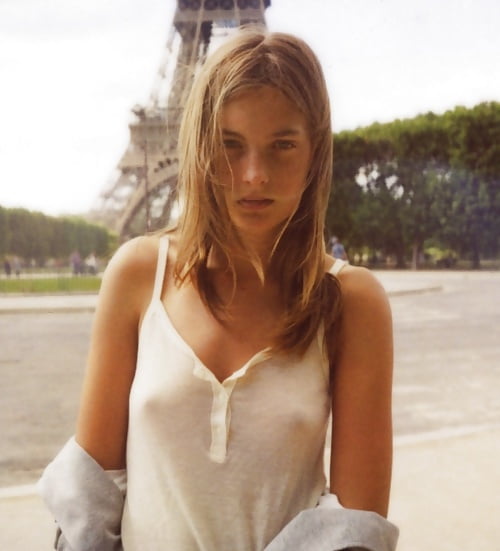 Hummm, les tetons qui pointent #97913888