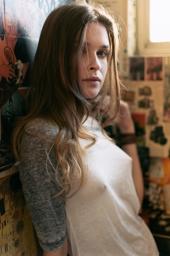 Hummm, les tetons qui pointent
 #97913897