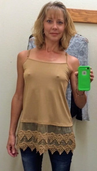 Hummm, les tetons qui pointent
 #97913903