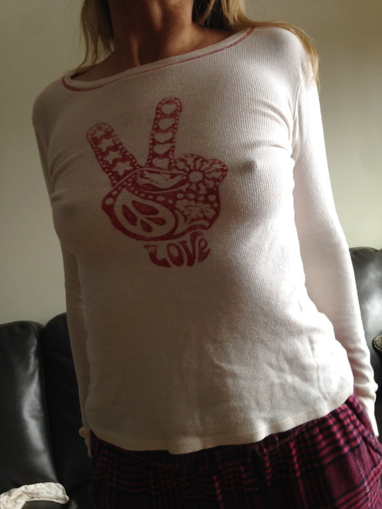 Hummm, les tetons qui pointent
 #97913915