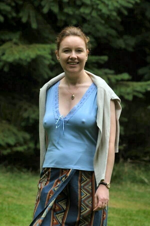 Hummm, les tetons qui pointent
 #97913924