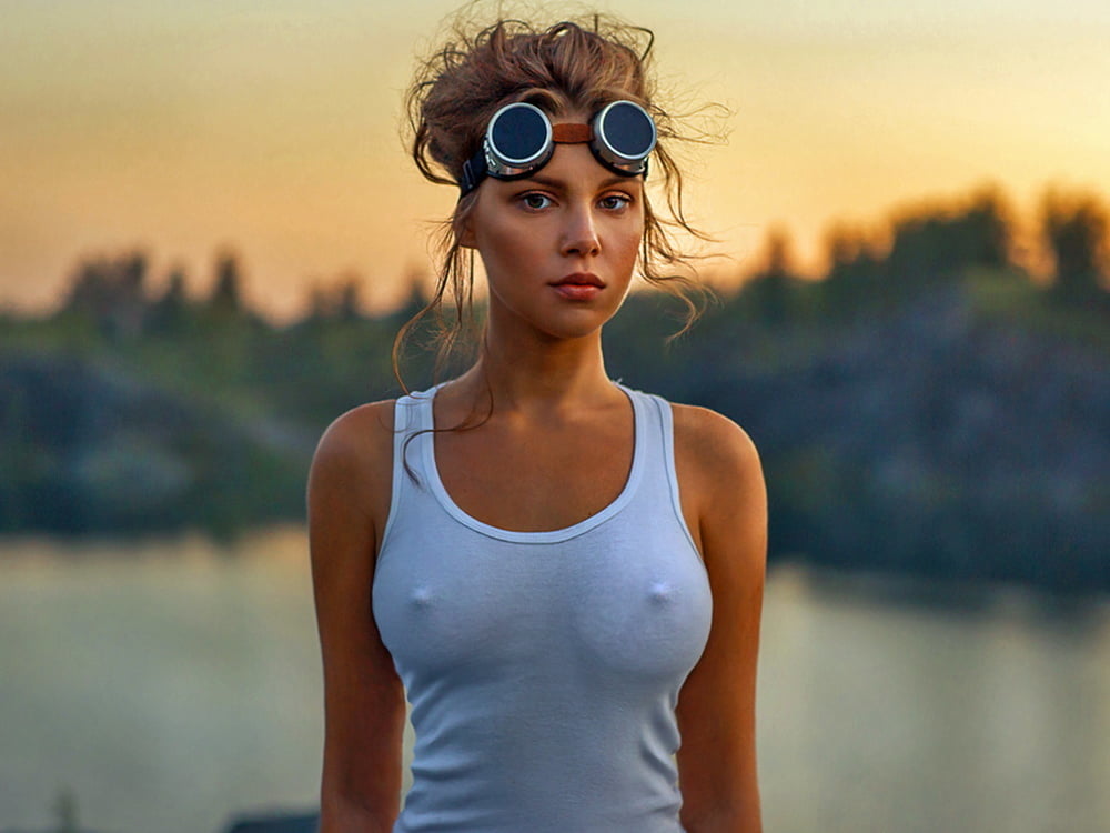 Hummm, les tetons qui pointent
 #97913963