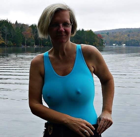 Hummm, les tetons qui pointent
 #97913978