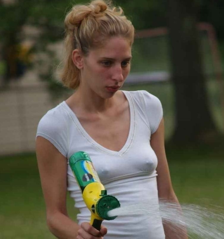 Hummm, les tetons qui pointent
 #97914019