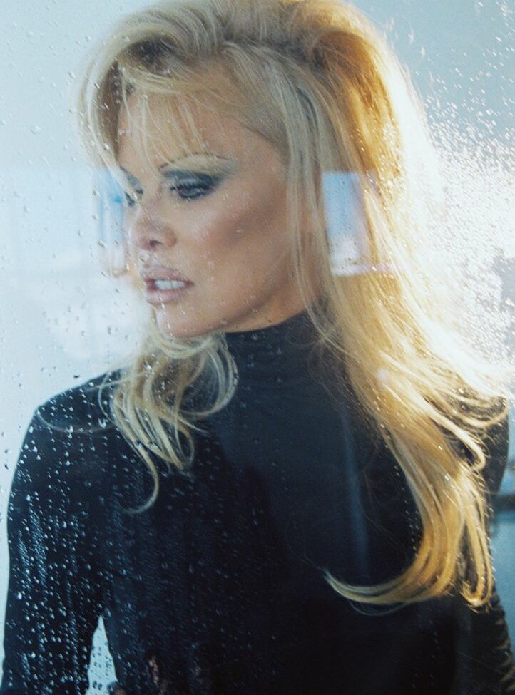 Pamela Anderson nue #109395685