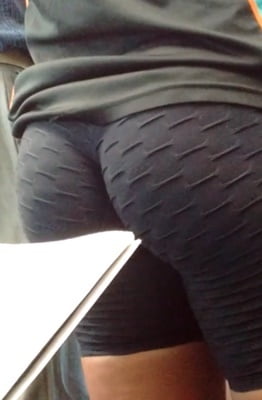 Shortinho bem enfiado na bunda
 #87347996