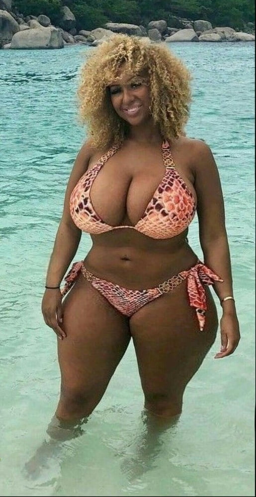 Épaisse, bbw hanches sauvages bikini
 #81837056