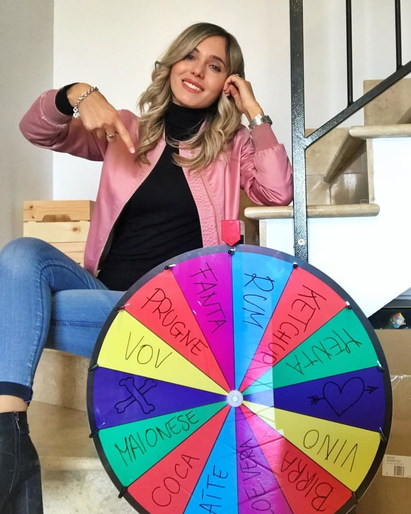 Ambra (la moglie di mike_showsha
 #80057317