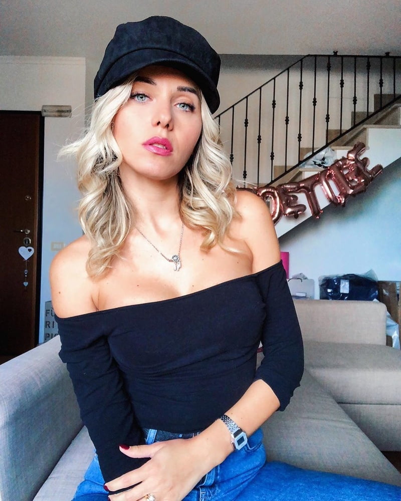 Ambra  (La Moglie Di  Mike_Showsha #80058083