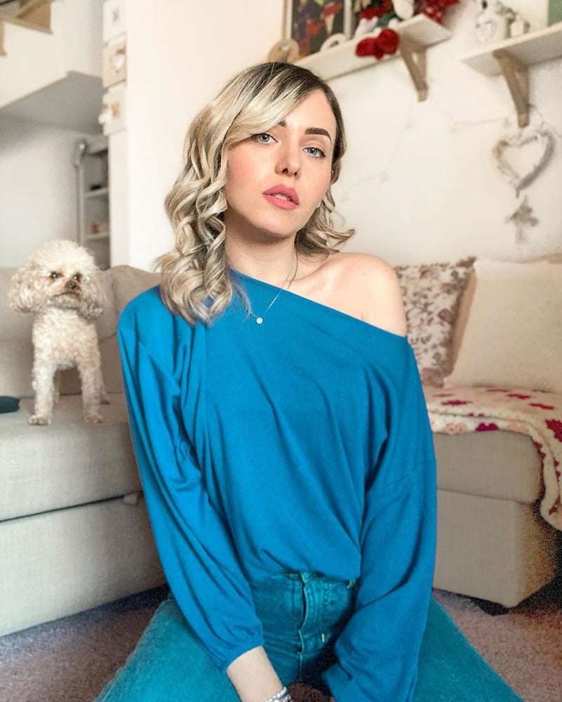 Ambra (la moglie di mike_showsha
 #80058097