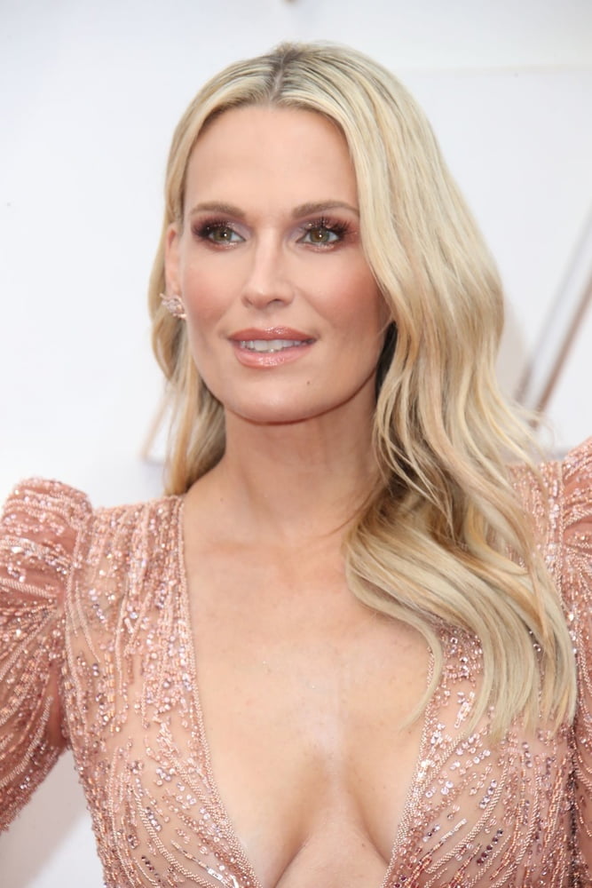 Oscars 2020 Red Carpet #106151417