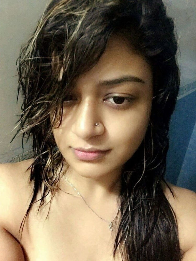 Indian Girl Showing Her Big Natural Tits And Shaved Pussy Porn Pictures 