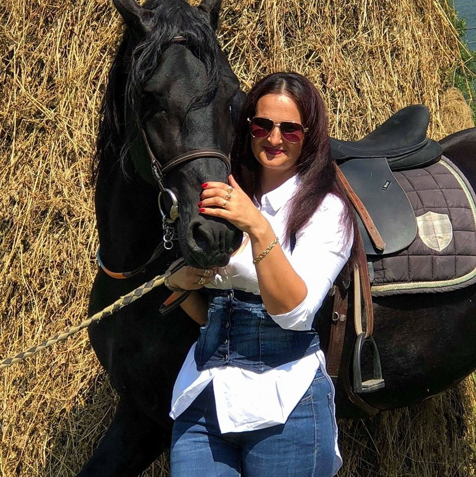 45+ mujer madura
 #104574081