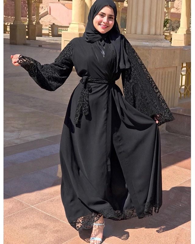 Muslim hijab Füße
 #89273910