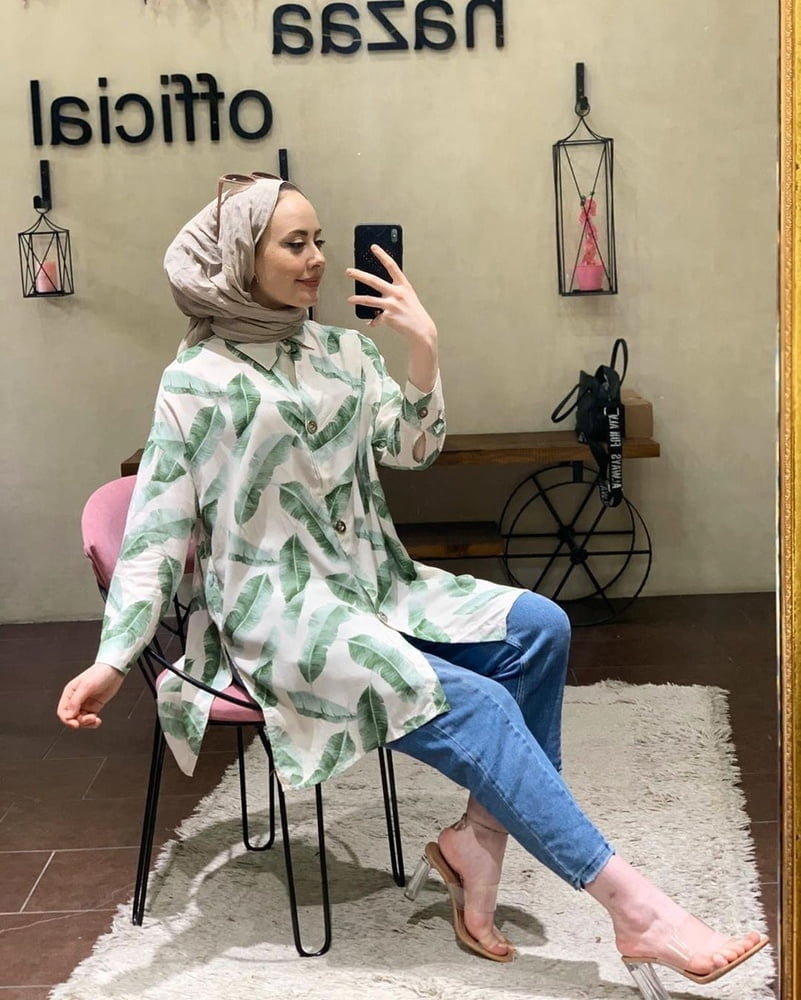 Muslim hijab Füße
 #89273933