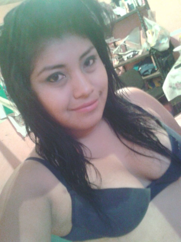 Latina chica sexi coqueta pisadora, muestra sus cosas
 #89512420