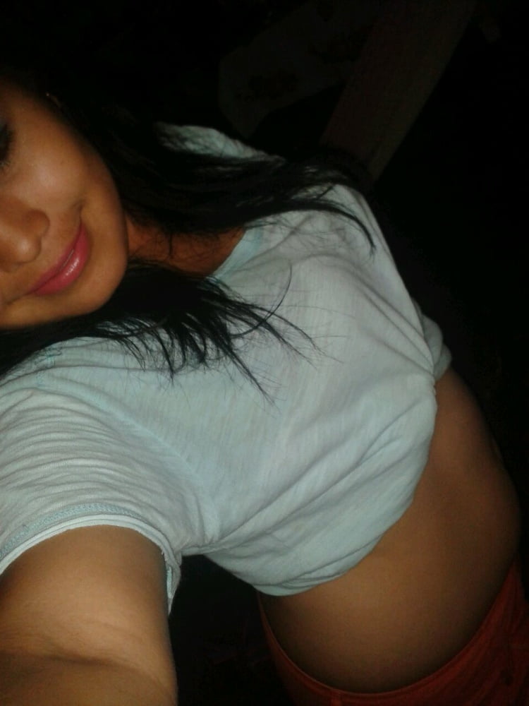 Latina chica sexi coqueta pisadora, muestra sus cosas
 #89512422