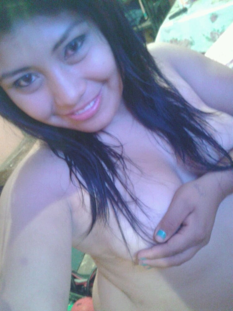 Latina chica sexi coqueta pisadora, muestra sus cosas
 #89512423