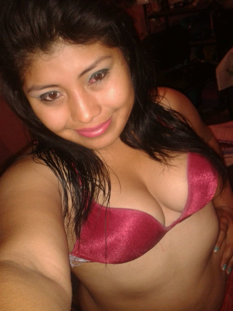Latina chica sexi coqueta pisadora, muestra sus cosas
 #89512424